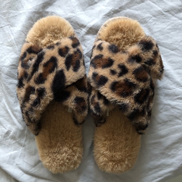 Shoes - Fluffy Cheetah Print Slippers